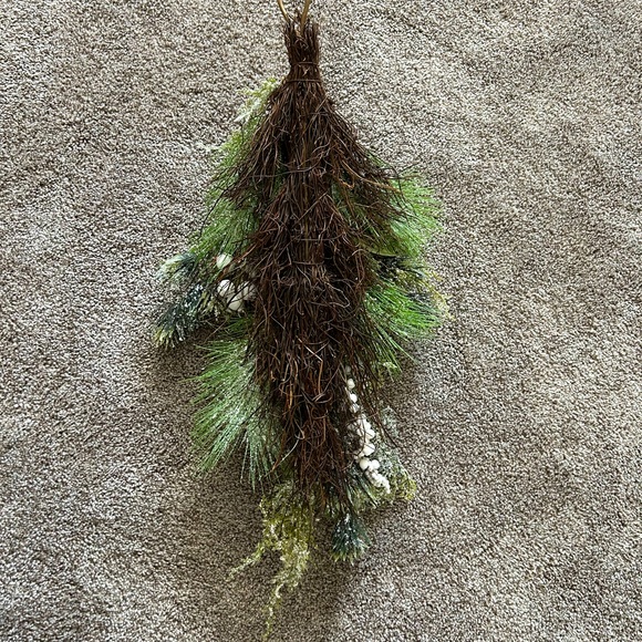 Front Door Christmas Swag - Picture 3 of 9